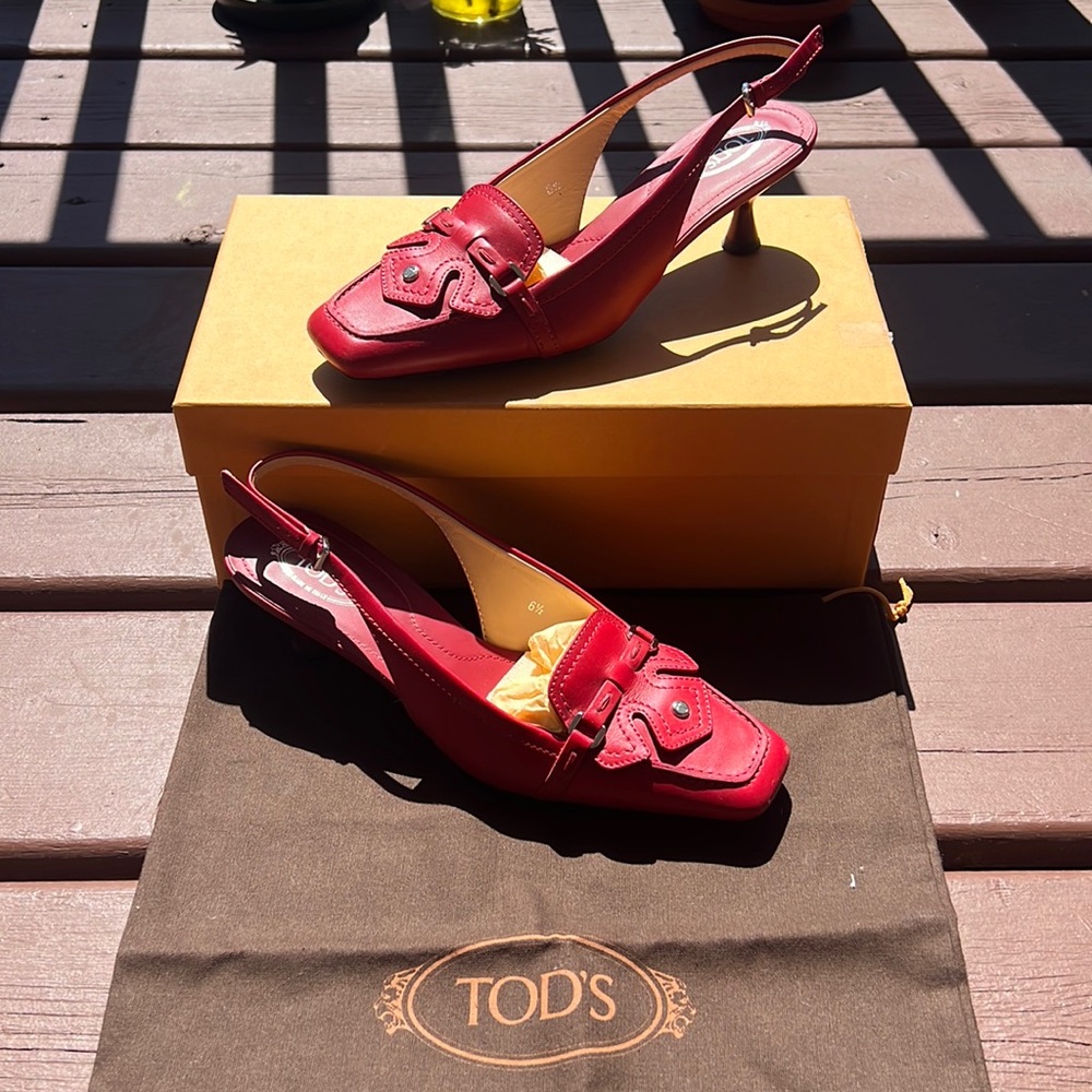 Tod’s Red Leather Kitten Heels